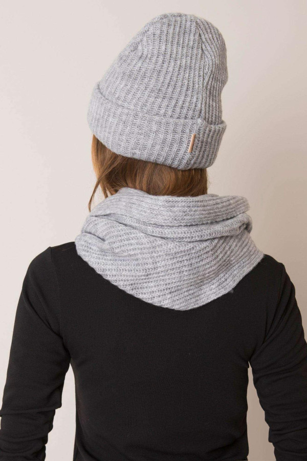 Komplet - dámska čiapka + šál model 2013 šedý